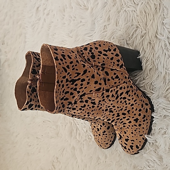 Gibson Latimer cheetah print ankle booties - Picture 2 of 8